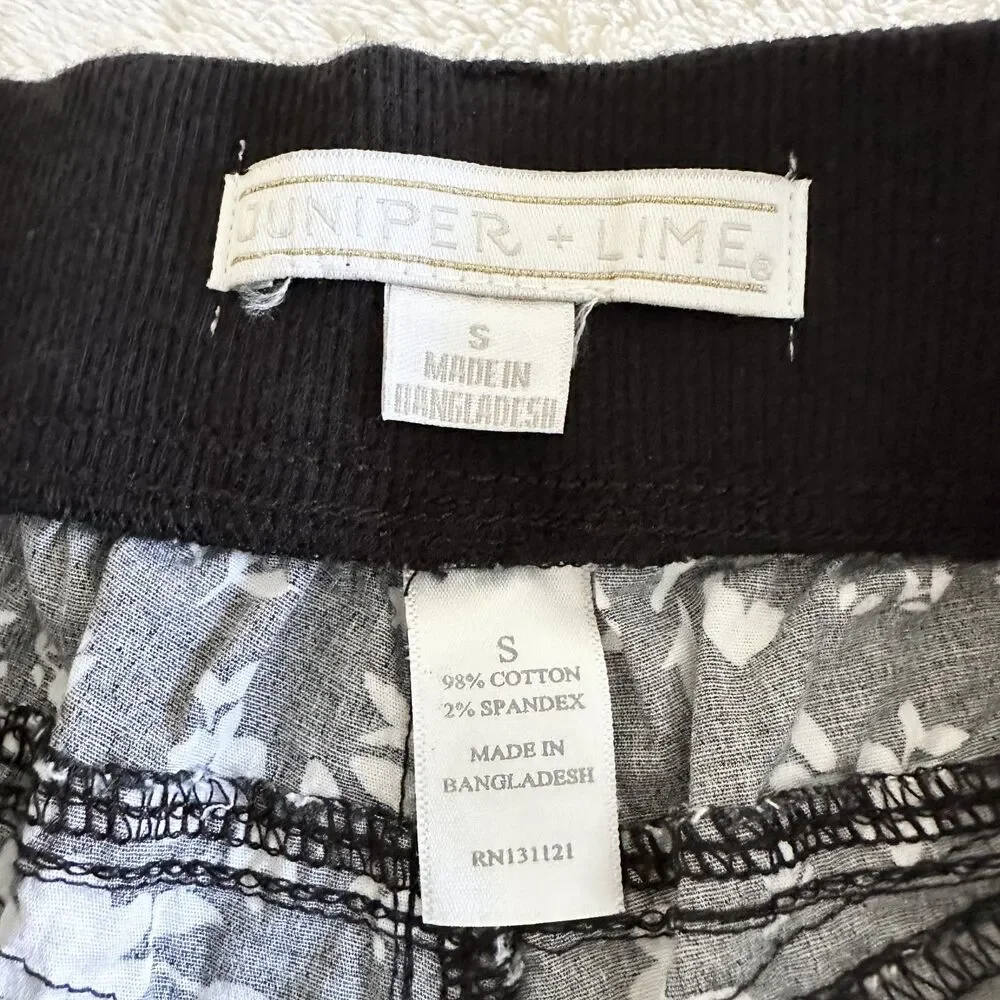 Juniper and Lime Shorts Womens Size S Black White Floral Stretch Waist Cotton